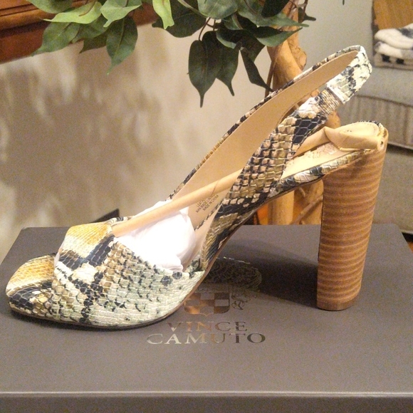 Shoes - Picture 2 of 4
